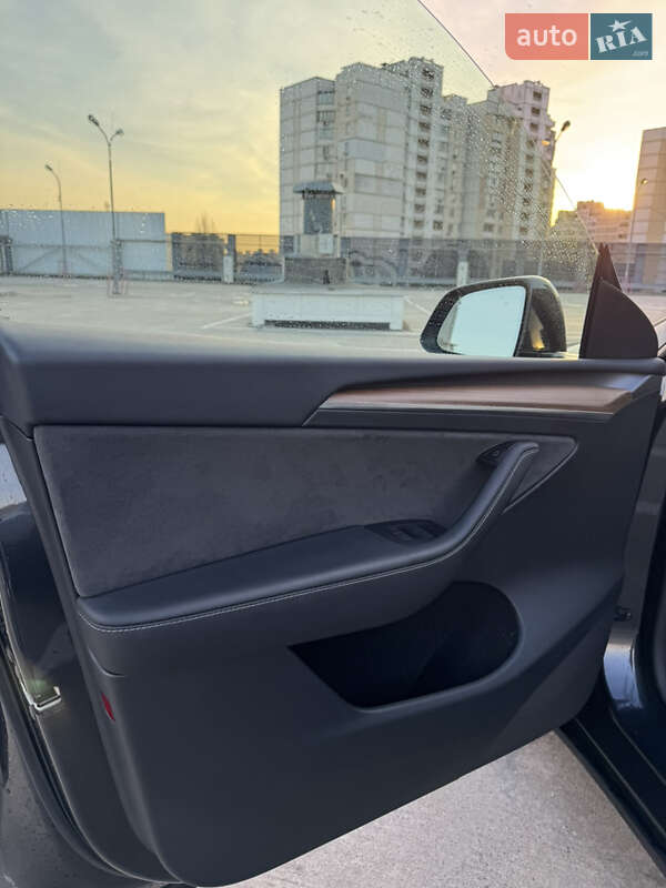 Позашляховик / Кросовер Tesla Model Y 2024 в Києві фото 11 Позашляховик / Кросовер Tesla Model Y 2024 в Києві