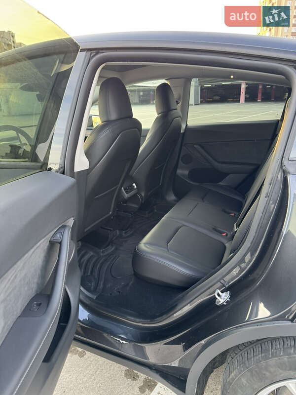 Позашляховик / Кросовер Tesla Model Y 2024 в Києві фото 12 Позашляховик / Кросовер Tesla Model Y 2024 в Києві