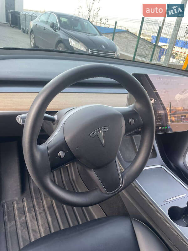 Позашляховик / Кросовер Tesla Model Y 2022 в Гатне