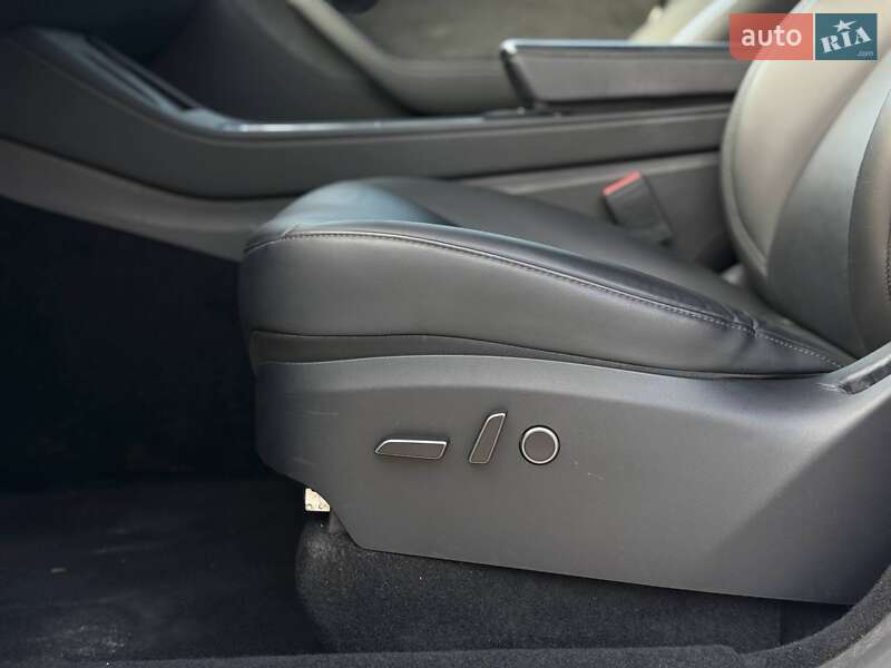 Позашляховик / Кросовер Tesla Model Y 2023 в Києві
