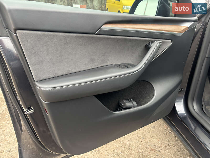 Внедорожник / Кроссовер Tesla Model Y 2024 в Киеве фото 16 Внедорожник / Кроссовер Tesla Model Y 2024 в Киеве