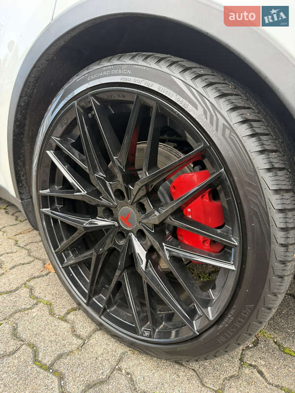 Внедорожник / Кроссовер Tesla Model Y 2022 в Киеве