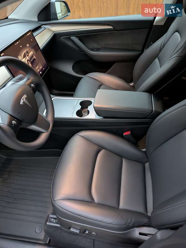 Позашляховик / Кросовер Tesla Model Y 2022 в Тернополі фото 14 Позашляховик / Кросовер Tesla Model Y 2022 в Тернополі
