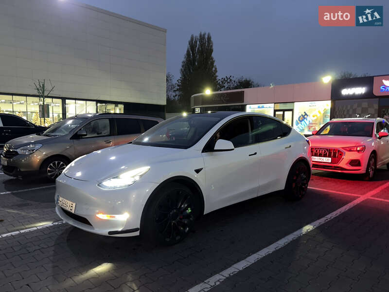 Tesla Model Y 2021