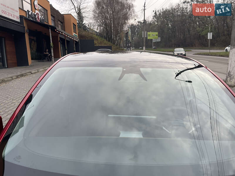 Позашляховик / Кросовер Tesla Model Y 2025 в Чернівцях