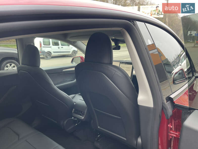 Позашляховик / Кросовер Tesla Model Y 2025 в Чернівцях