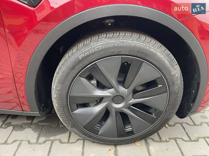 Позашляховик / Кросовер Tesla Model Y 2025 в Чернівцях