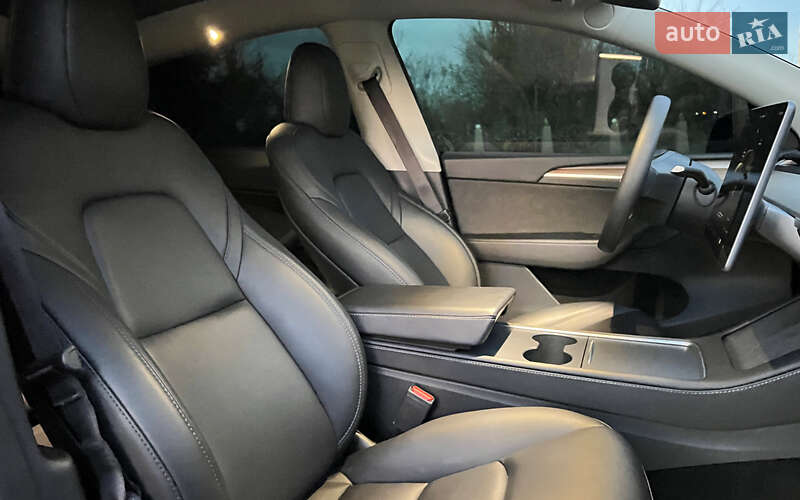 Внедорожник / Кроссовер Tesla Model Y 2024 в Львове