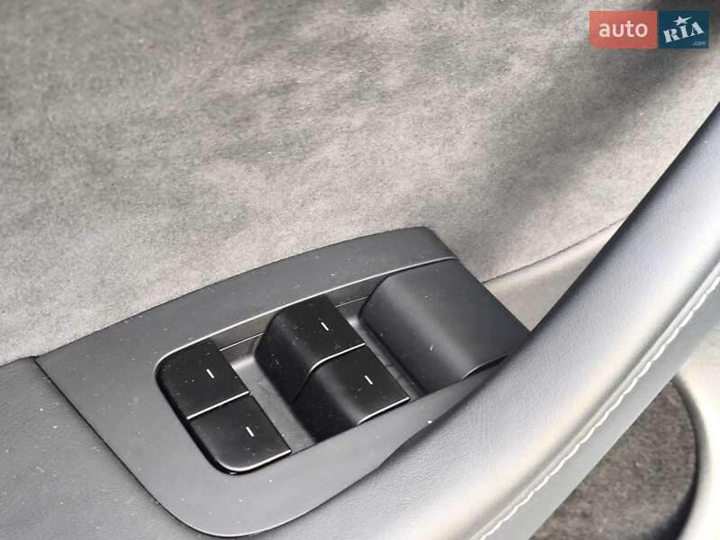 Внедорожник / Кроссовер Tesla Model Y 2024 в Киеве фото 18 Внедорожник / Кроссовер Tesla Model Y 2024 в Киеве