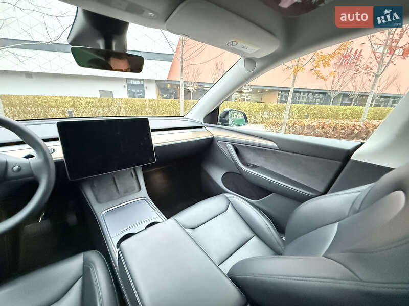 Внедорожник / Кроссовер Tesla Model Y 2024 в Киеве