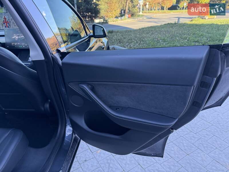 Внедорожник / Кроссовер Tesla Model Y 2022 в Львове