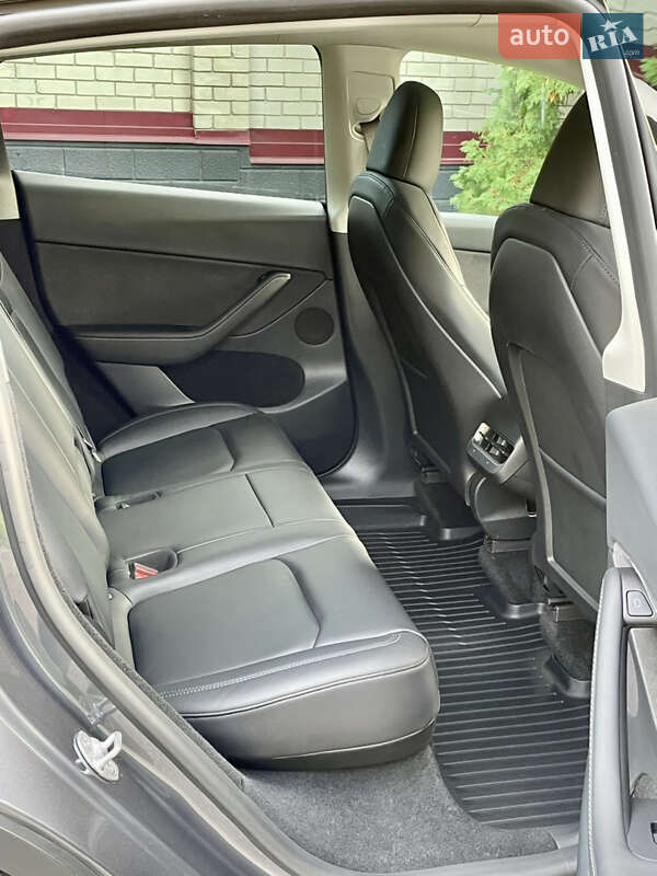 Позашляховик / Кросовер Tesla Model Y 2023 в Дніпрі