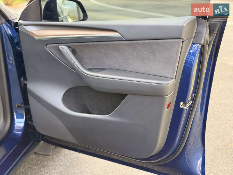 Внедорожник / Кроссовер Tesla Model Y 2023 в Харькове