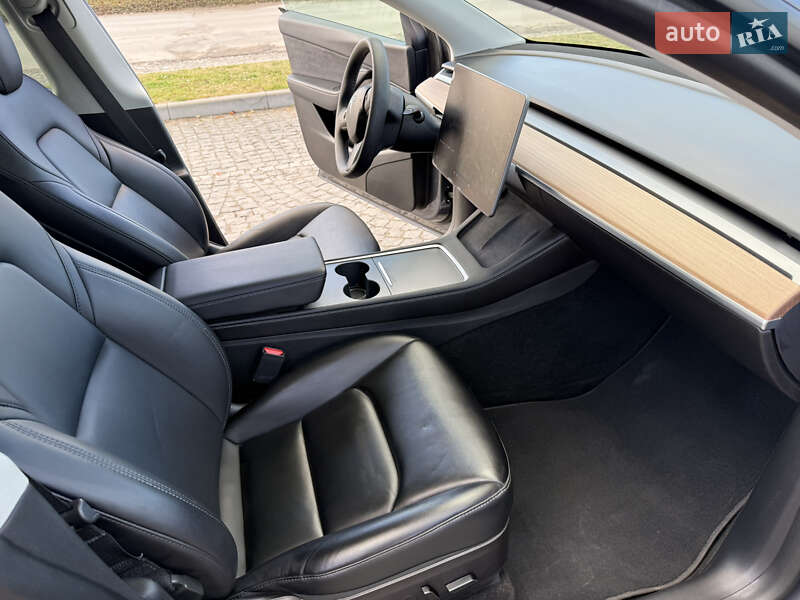 Позашляховик / Кросовер Tesla Model Y 2022 в Золочеві