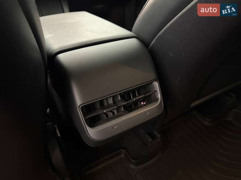 Внедорожник / Кроссовер Tesla Model Y 2023 в Кривом Роге