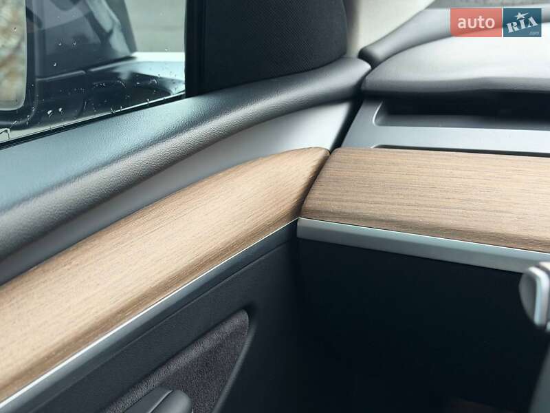 Внедорожник / Кроссовер Tesla Model Y 2023 в Кривом Роге