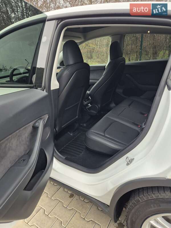 Внедорожник / Кроссовер Tesla Model Y 2024 в Кременчуге