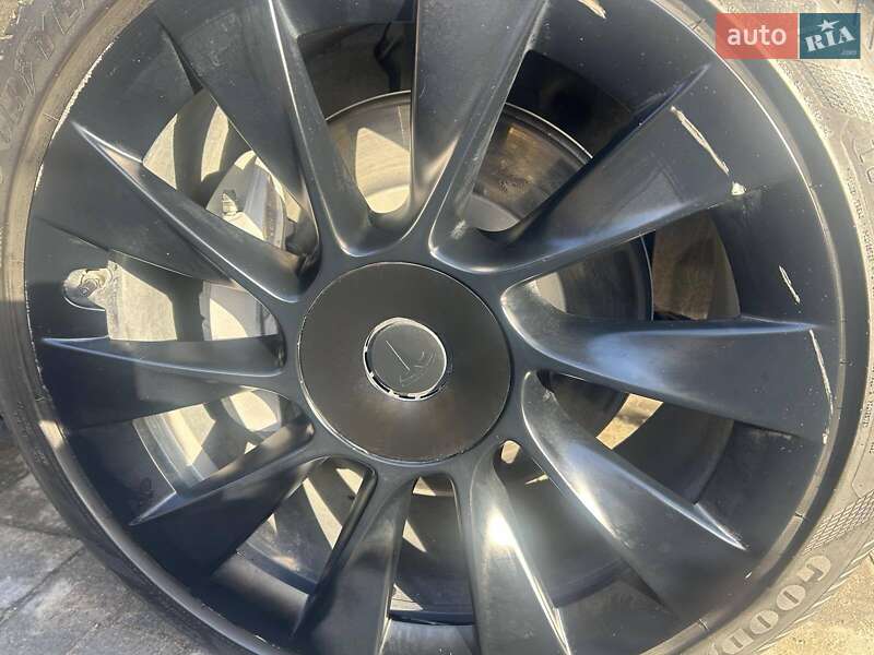 Позашляховик / Кросовер Tesla Model Y 2022 в Рівному