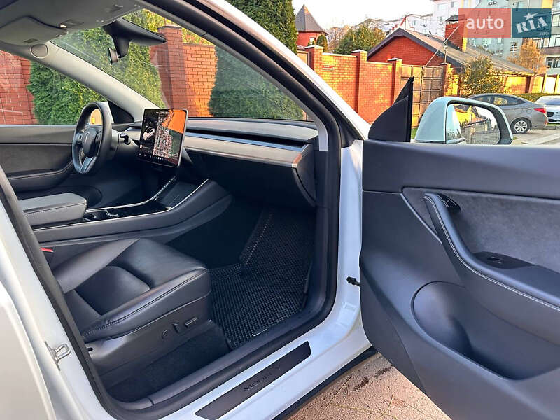 Позашляховик / Кросовер Tesla Model Y 2020 в Києві