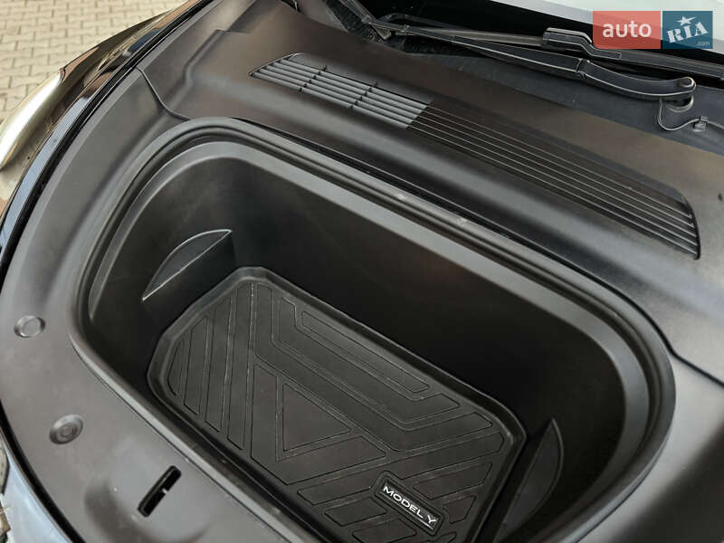 Внедорожник / Кроссовер Tesla Model Y 2020 в Луцке