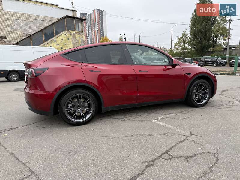 Позашляховик / Кросовер Tesla Model Y 2024 в Києві
