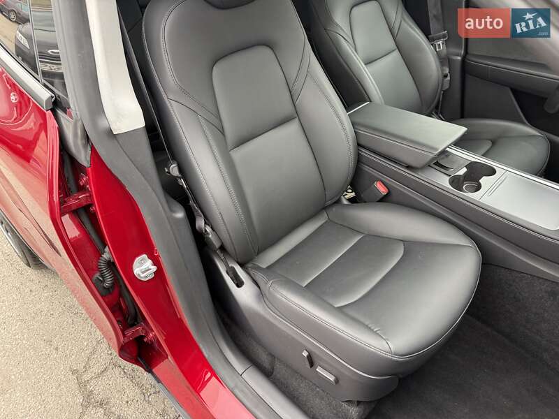 Позашляховик / Кросовер Tesla Model Y 2024 в Києві