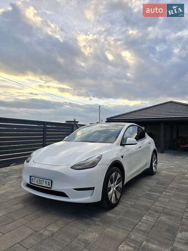 Внедорожник / Кроссовер Tesla Model Y 2023 в Ивано-Франковске