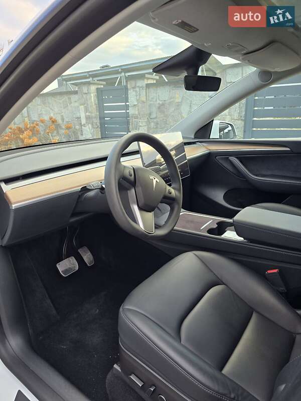 Внедорожник / Кроссовер Tesla Model Y 2023 в Ивано-Франковске