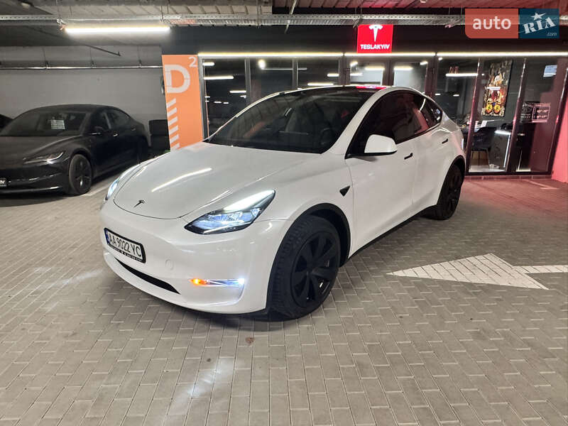 Позашляховик / Кросовер Tesla Model Y 2024 в Києві