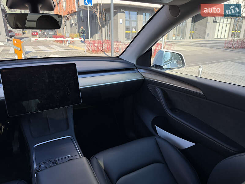 Внедорожник / Кроссовер Tesla Model Y 2023 в Киеве