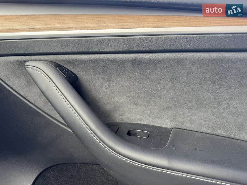 Внедорожник / Кроссовер Tesla Model Y 2024 в Львове