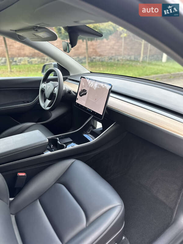 Внедорожник / Кроссовер Tesla Model Y 2020 в Ровно