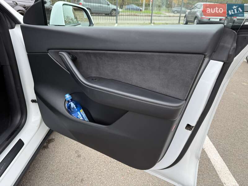 Позашляховик / Кросовер Tesla Model Y 2021 в Києві