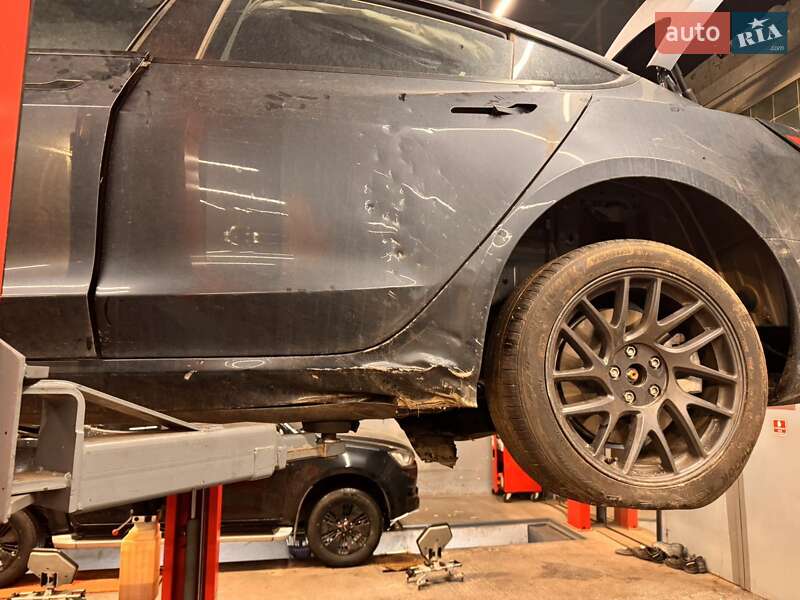 Внедорожник / Кроссовер Tesla Model Y 2024 в Киеве