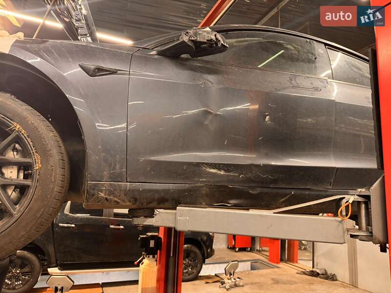 Внедорожник / Кроссовер Tesla Model Y 2024 в Киеве