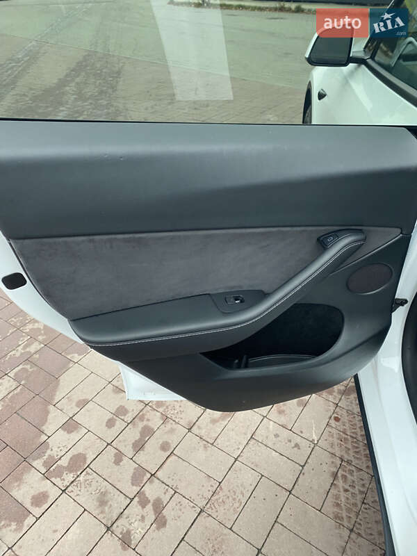 Позашляховик / Кросовер Tesla Model Y 2023 в Рівному