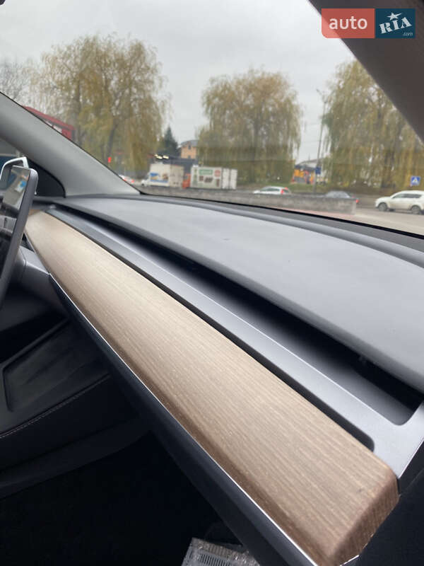Позашляховик / Кросовер Tesla Model Y 2023 в Рівному