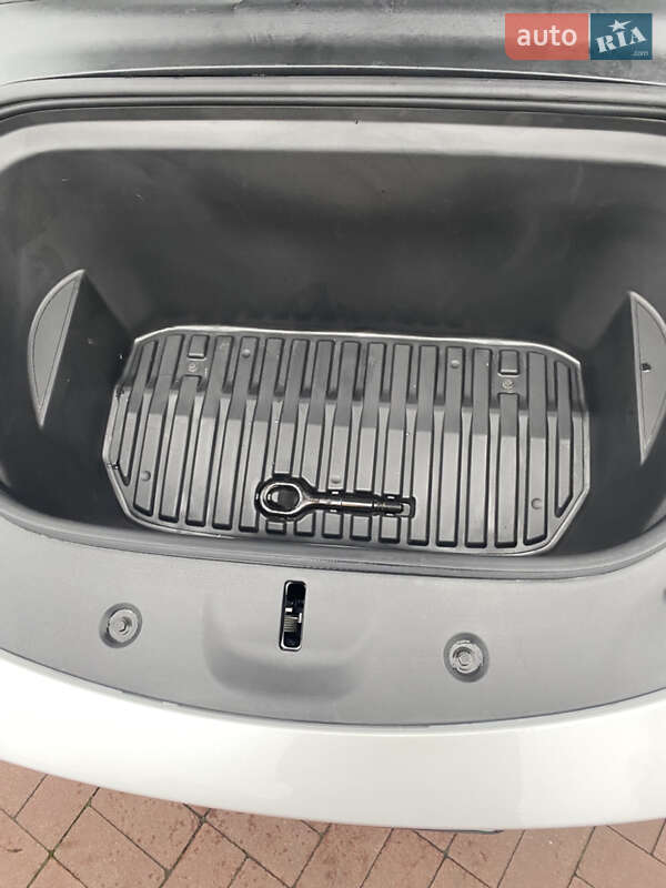 Позашляховик / Кросовер Tesla Model Y 2023 в Рівному