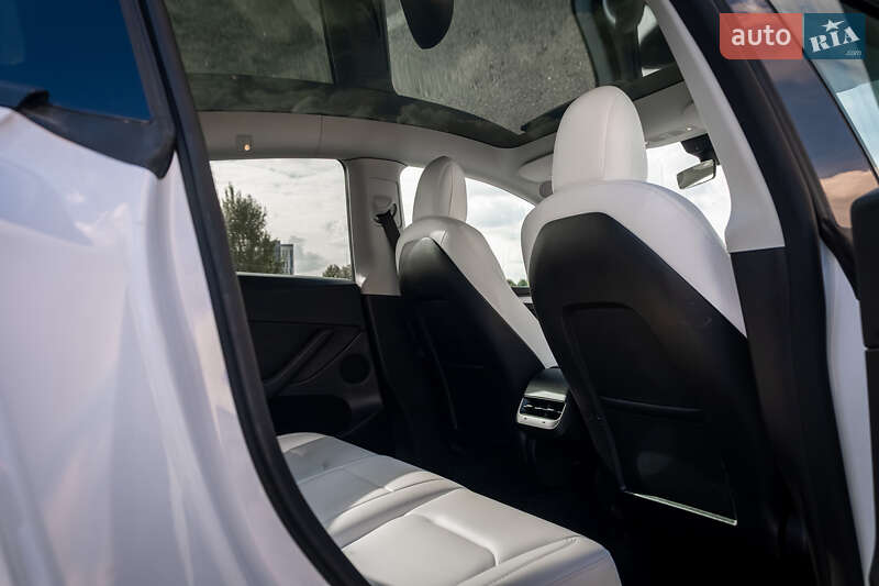 Внедорожник / Кроссовер Tesla Model Y 2022 в Ирпене