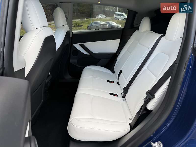 Позашляховик / Кросовер Tesla Model Y 2021 в Львові