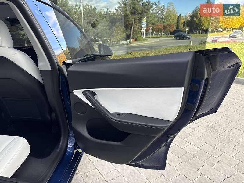 Позашляховик / Кросовер Tesla Model Y 2021 в Львові