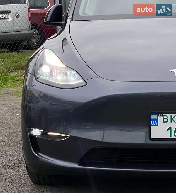 Внедорожник / Кроссовер Tesla Model Y 2023 в Ровно
