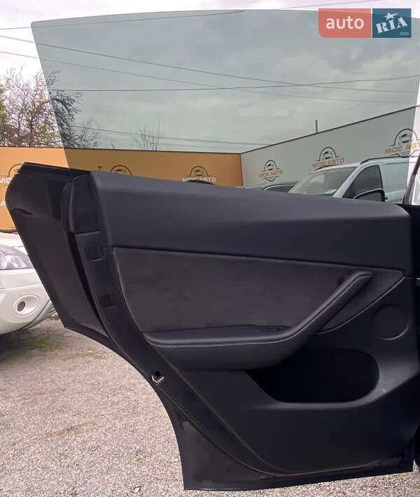 Внедорожник / Кроссовер Tesla Model Y 2023 в Ровно