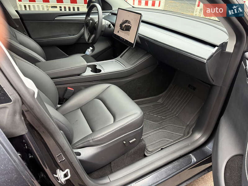 Внедорожник / Кроссовер Tesla Model Y 2024 в Киеве