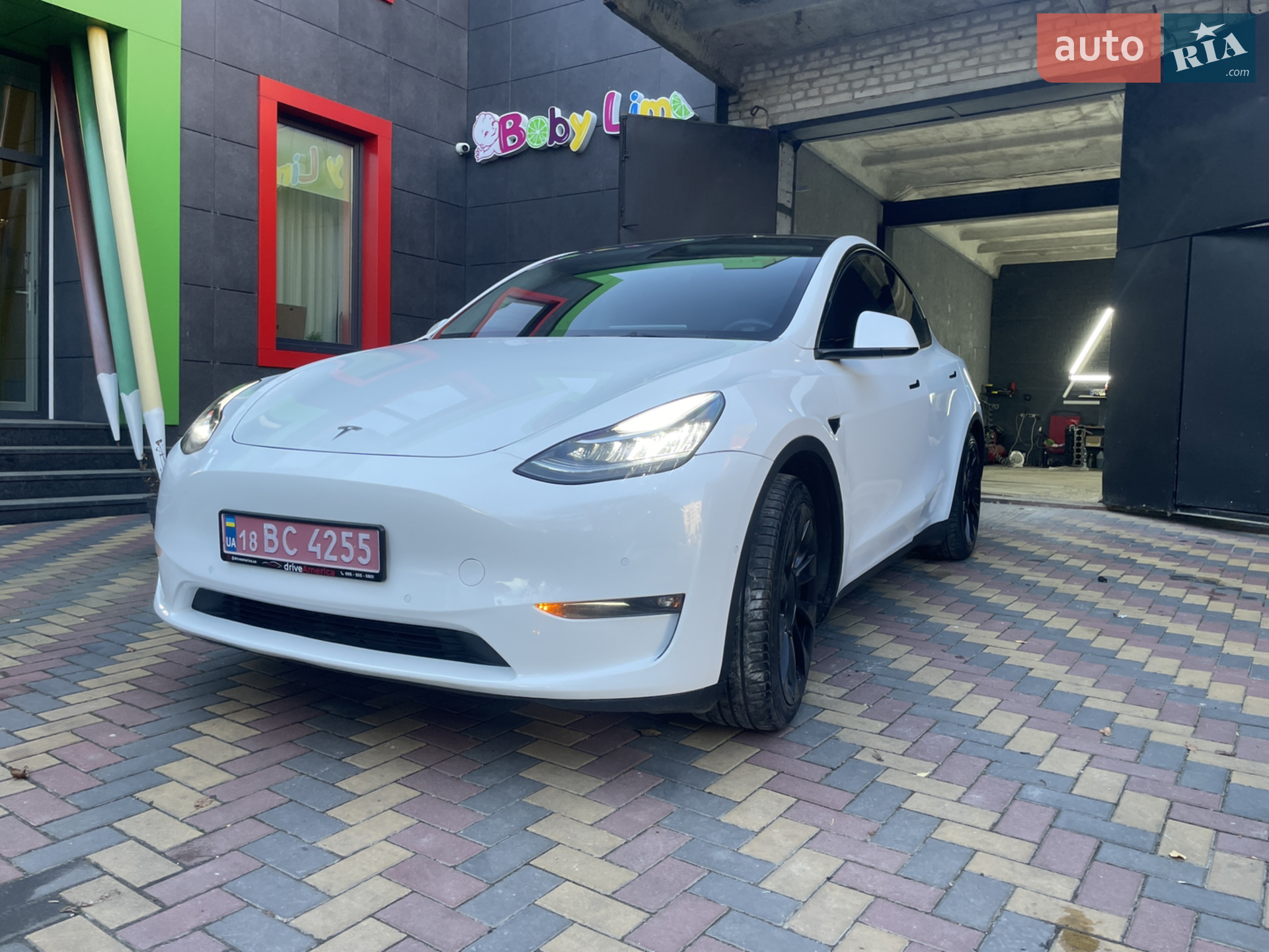 2022 Tesla Model Y - мініатюра 3