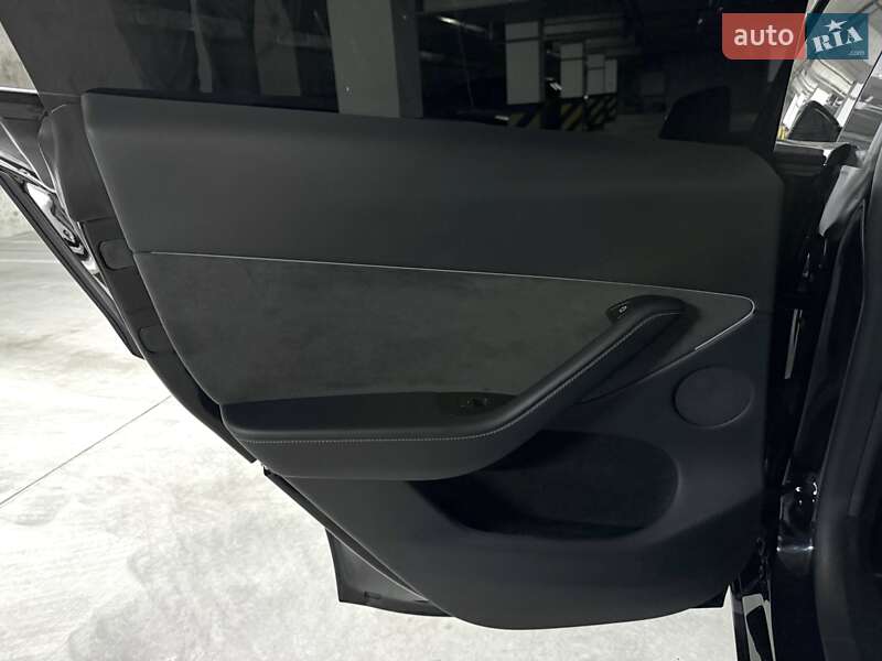 Внедорожник / Кроссовер Tesla Model Y 2023 в Днепре