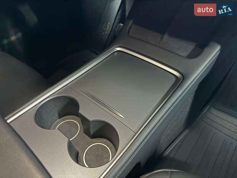 Внедорожник / Кроссовер Tesla Model Y 2023 в Днепре