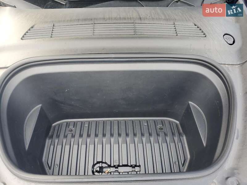 Внедорожник / Кроссовер Tesla Model Y 2023 в Днепре фото 11 Внедорожник / Кроссовер Tesla Model Y 2023 в Днепре