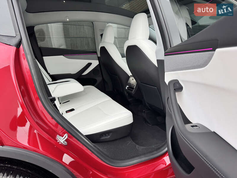 Позашляховик / Кросовер Tesla Model Y 2025 в Києві