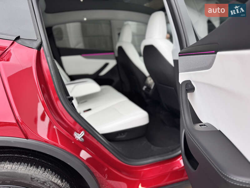 Позашляховик / Кросовер Tesla Model Y 2025 в Києві